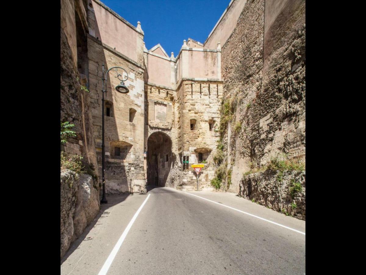 Готель Sole !! Cagliari Centro Екстер'єр фото